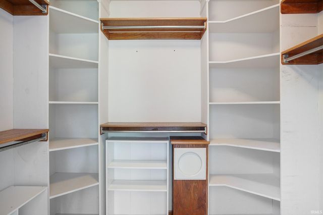 52124 N Lakeshore Drive, Granger, IN 46530