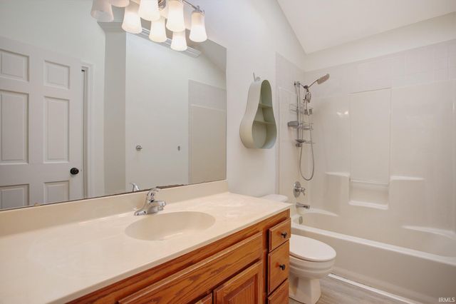 52124 N Lakeshore Drive, Granger, IN 46530