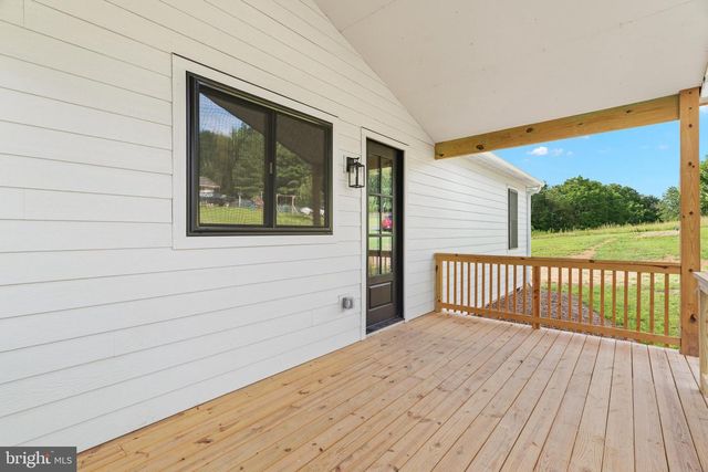 1854 MIDDLE COVE RD, Mathias, WV 26812