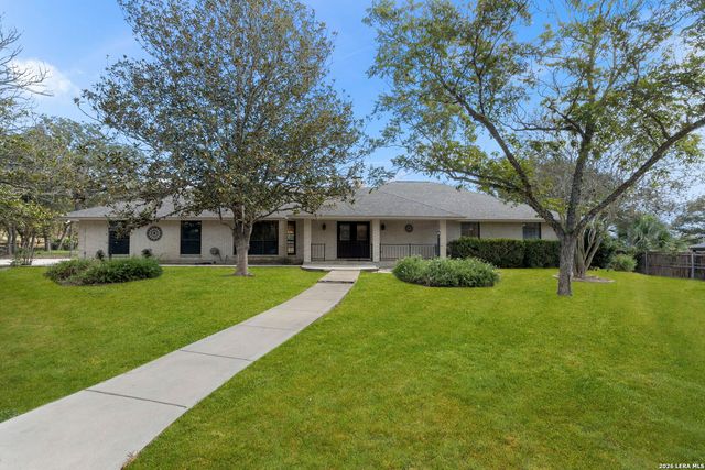 360 BEAR RIDGE DR, La Vernia, TX 78121