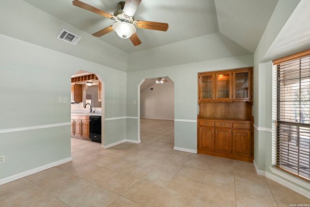 360 BEAR RIDGE DR, La Vernia, TX 78121