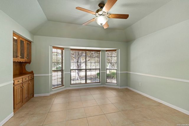 360 BEAR RIDGE DR, La Vernia, TX 78121