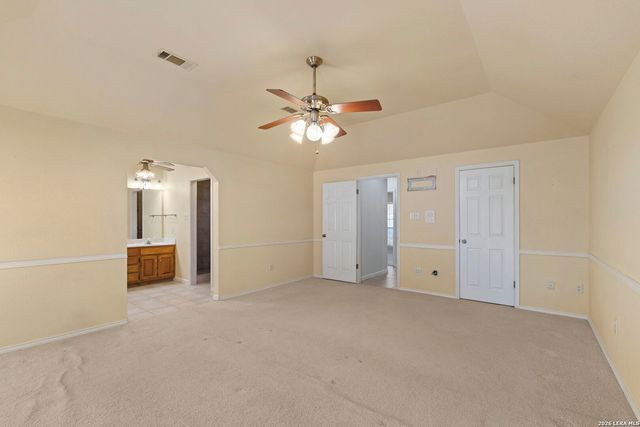 360 BEAR RIDGE DR, La Vernia, TX 78121