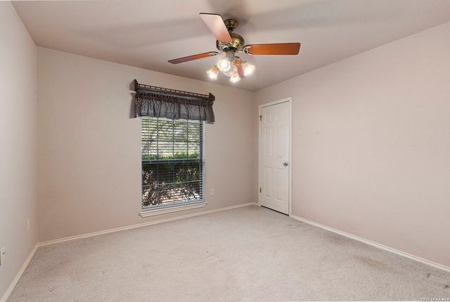 360 BEAR RIDGE DR, La Vernia, TX 78121