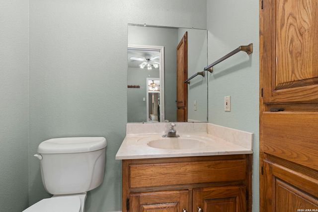 360 BEAR RIDGE DR, La Vernia, TX 78121