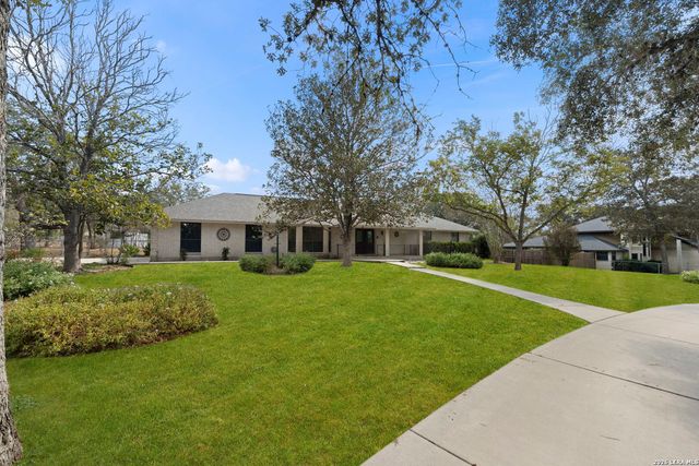 360 BEAR RIDGE DR, La Vernia, TX 78121