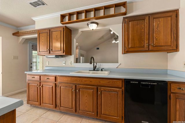 360 BEAR RIDGE DR, La Vernia, TX 78121