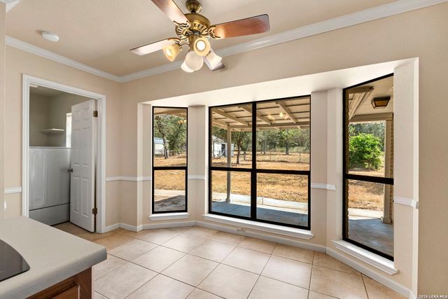 360 BEAR RIDGE DR, La Vernia, TX 78121