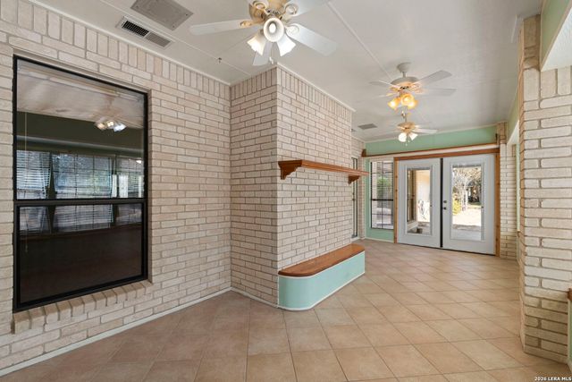 360 BEAR RIDGE DR, La Vernia, TX 78121