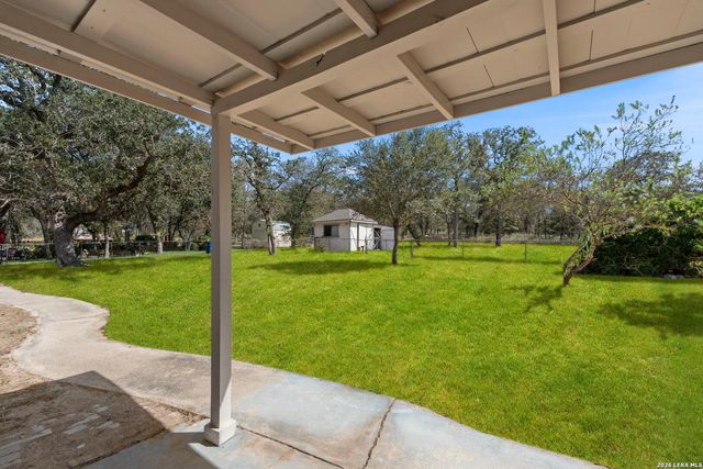 360 BEAR RIDGE DR, La Vernia, TX 78121