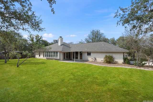 360 BEAR RIDGE DR, La Vernia, TX 78121