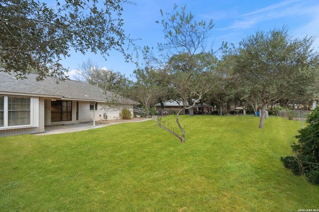 360 BEAR RIDGE DR, La Vernia, TX 78121