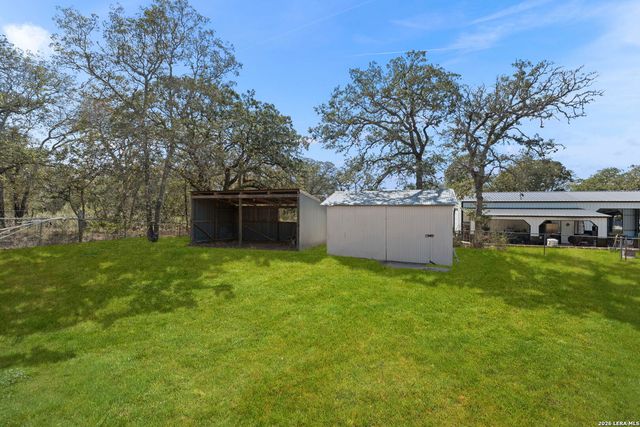360 BEAR RIDGE DR, La Vernia, TX 78121