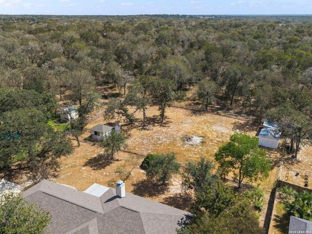 360 BEAR RIDGE DR, La Vernia, TX 78121