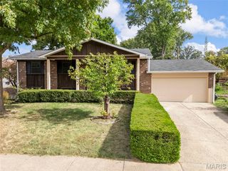 2916 Mockingbird Drive, St Charles, MO 63301