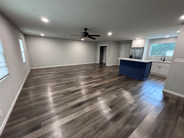 520 King Street, Burleson, TX 76028