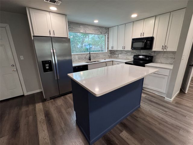 520 King Street, Burleson, TX 76028