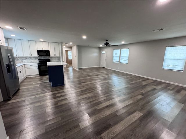 520 King Street, Burleson, TX 76028
