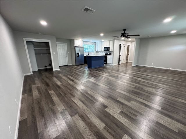 520 King Street, Burleson, TX 76028