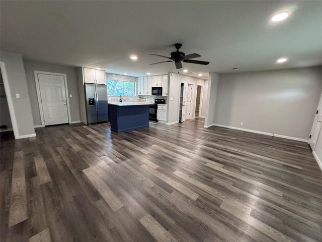 520 King Street, Burleson, TX 76028