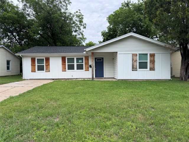 520 King Street, Burleson, TX 76028