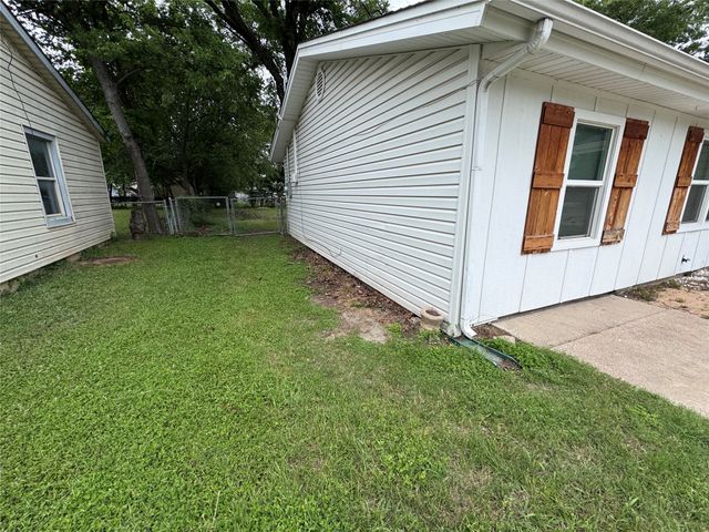 520 King Street, Burleson, TX 76028
