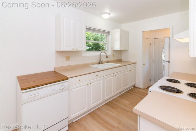 15009 Houghton Street, Livonia, MI 48154