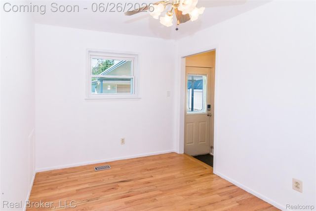 15009 Houghton Street, Livonia, MI 48154