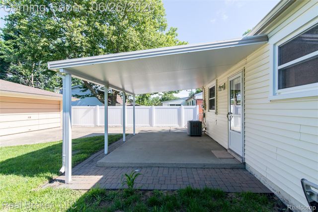 15009 Houghton Street, Livonia, MI 48154