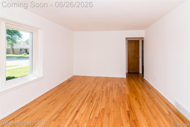 15009 Houghton Street, Livonia, MI 48154