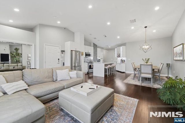 620 38th Street 205, Union City, NJ 07087