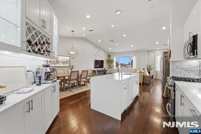 620 38th Street 205, Union City, NJ 07087