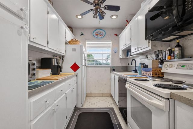 5073 LAKEFRONT Boulevard B, Delray Beach, FL 33484