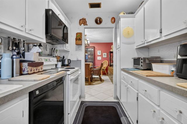 5073 LAKEFRONT Boulevard B, Delray Beach, FL 33484