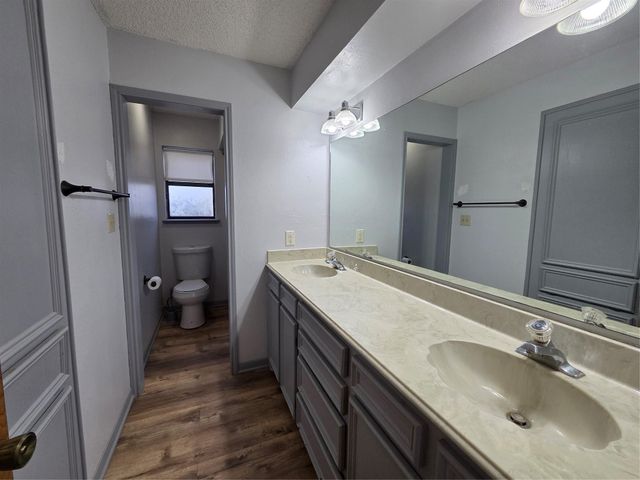 138 Pin Oak Drive, Angleton, TX 77515