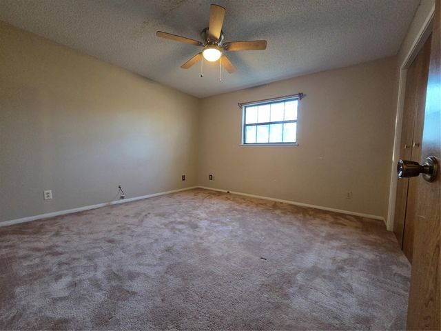 138 Pin Oak Drive, Angleton, TX 77515