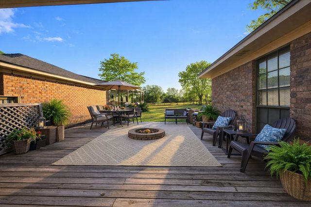 138 Pin Oak Drive, Angleton, TX 77515