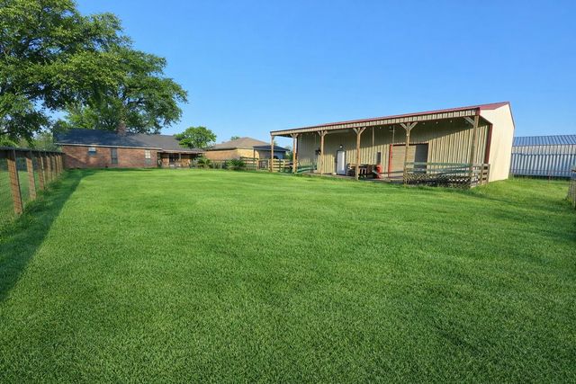 138 Pin Oak Drive, Angleton, TX 77515