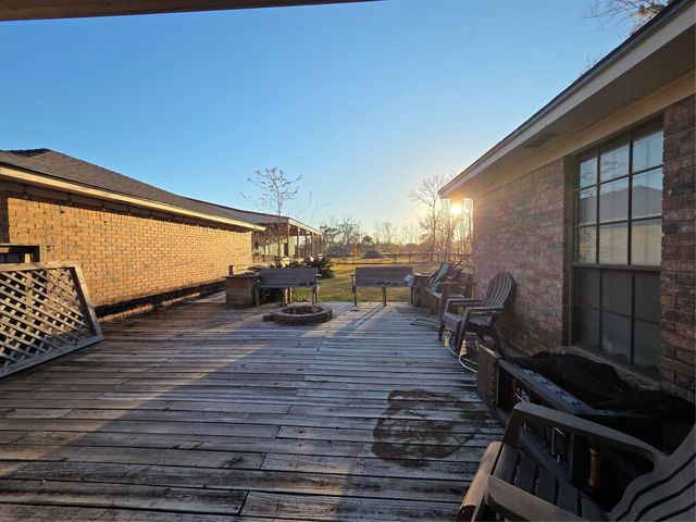 138 Pin Oak Drive, Angleton, TX 77515