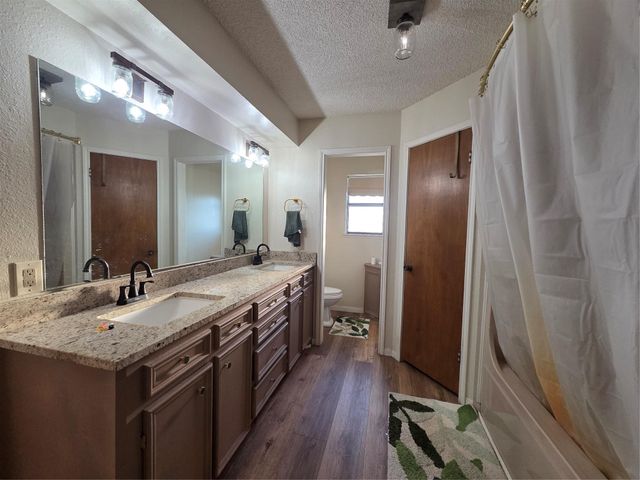 138 Pin Oak Drive, Angleton, TX 77515