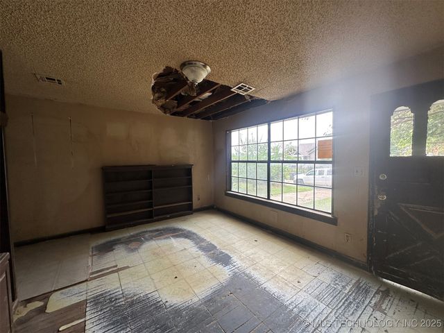 28 S Toledo Avenue, Tulsa, OK 74112