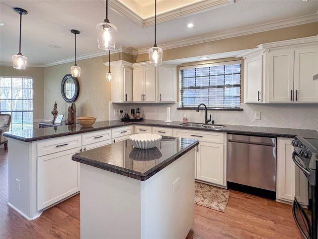 104 Daylily Drive, Lake Jackson, TX 77566