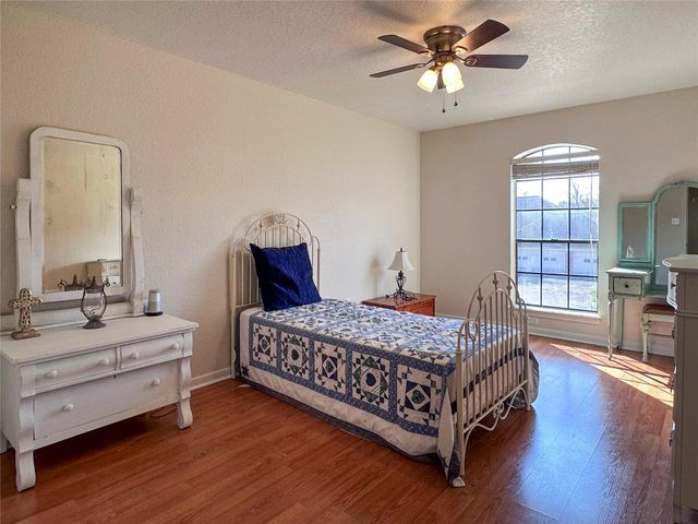 104 Daylily Drive, Lake Jackson, TX 77566