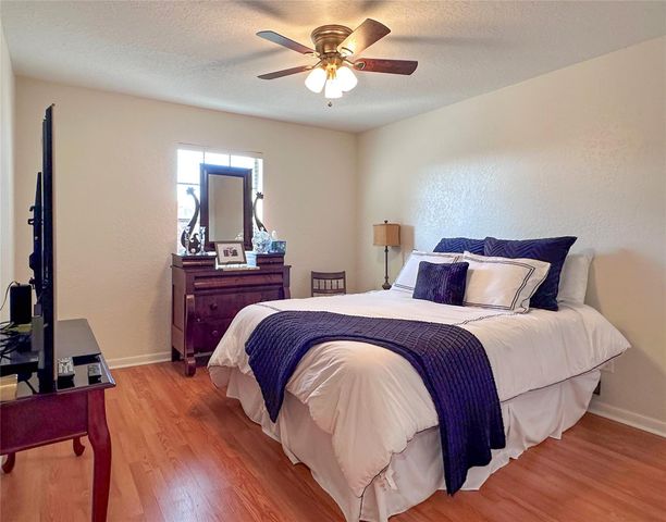 104 Daylily Drive, Lake Jackson, TX 77566