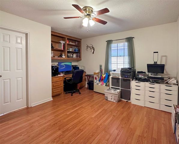 104 Daylily Drive, Lake Jackson, TX 77566