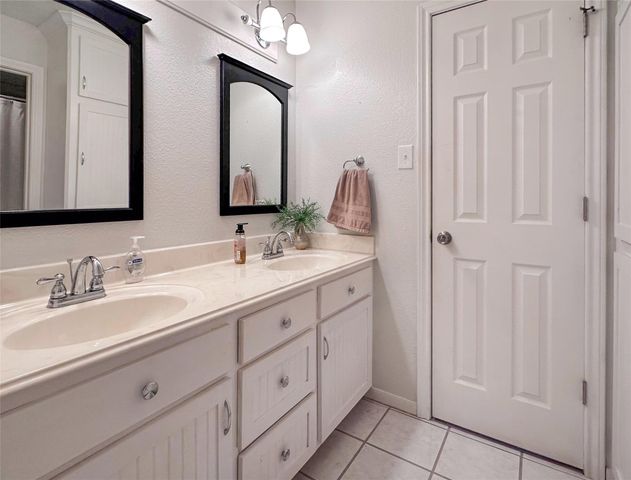 104 Daylily Drive, Lake Jackson, TX 77566