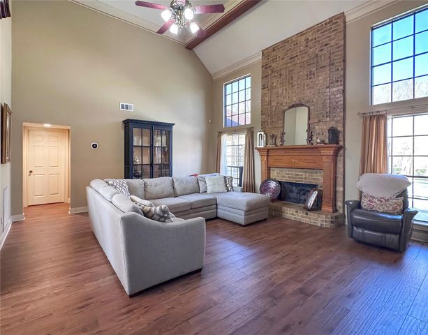 104 Daylily Drive, Lake Jackson, TX 77566