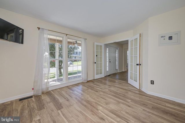 18 CANIDAE ST, Burlington, NJ 08016