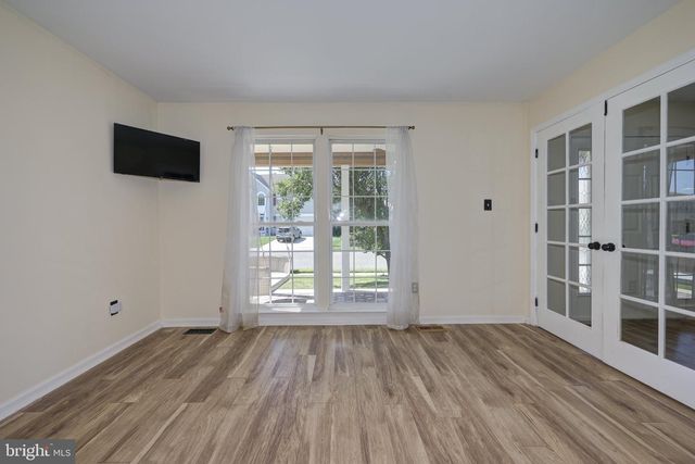 18 CANIDAE ST, Burlington, NJ 08016