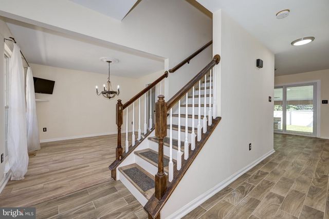 18 CANIDAE ST, Burlington, NJ 08016